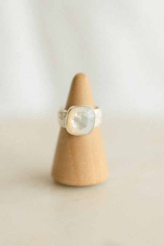 Mother of Pearl Ring - Size 6.5
