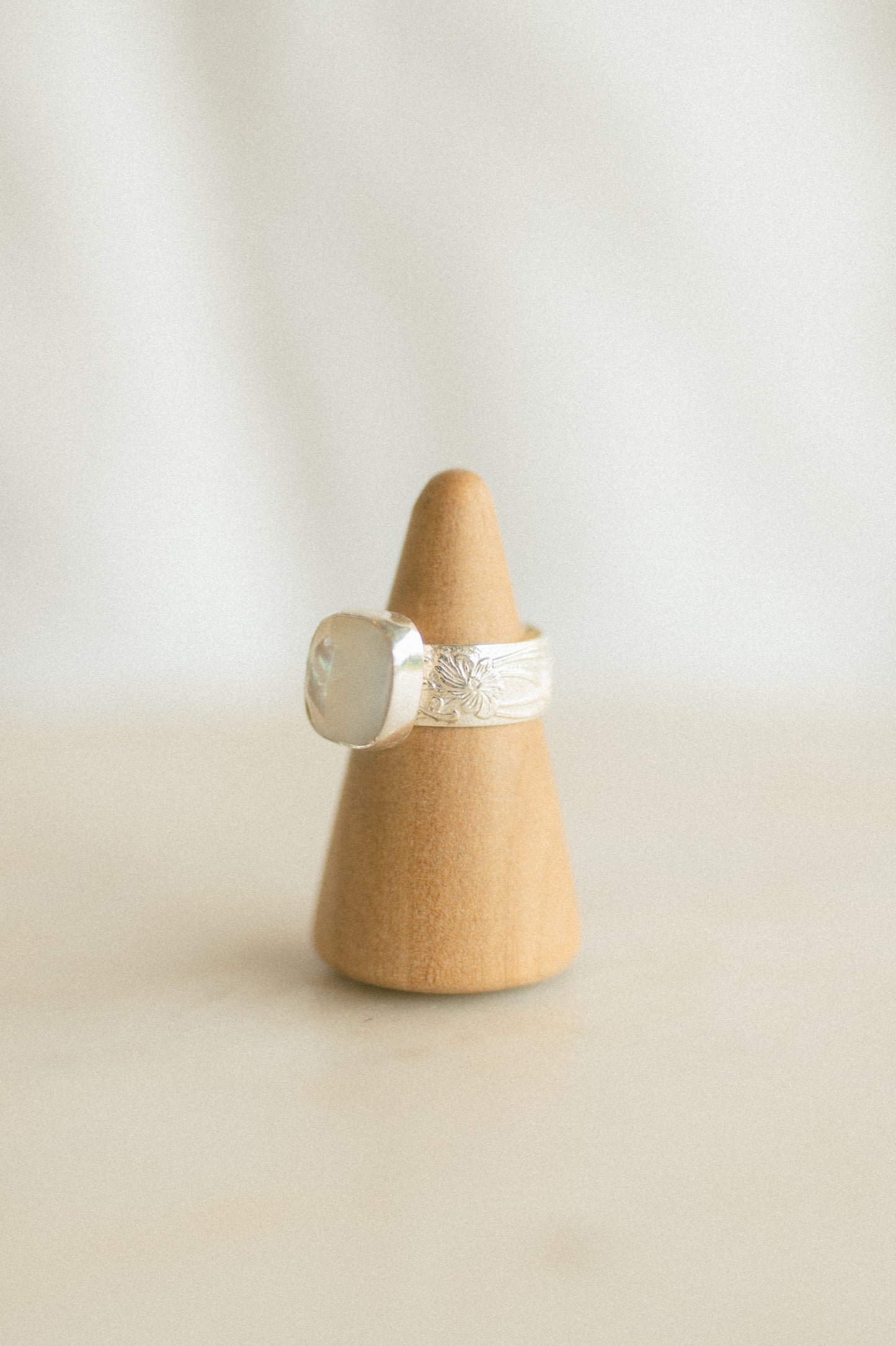 Mother of Pearl Ring - Size 6.5